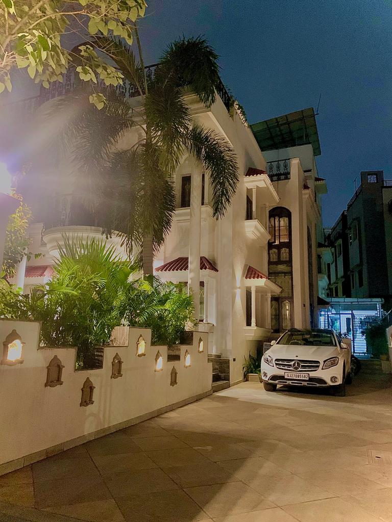 Front elevation and private driveway of the Maninagar bungalow